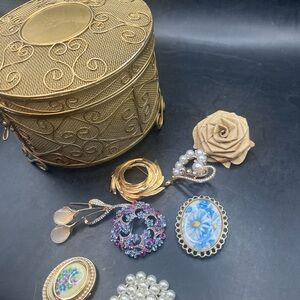 Elegant Gold and Silver Brooch Set